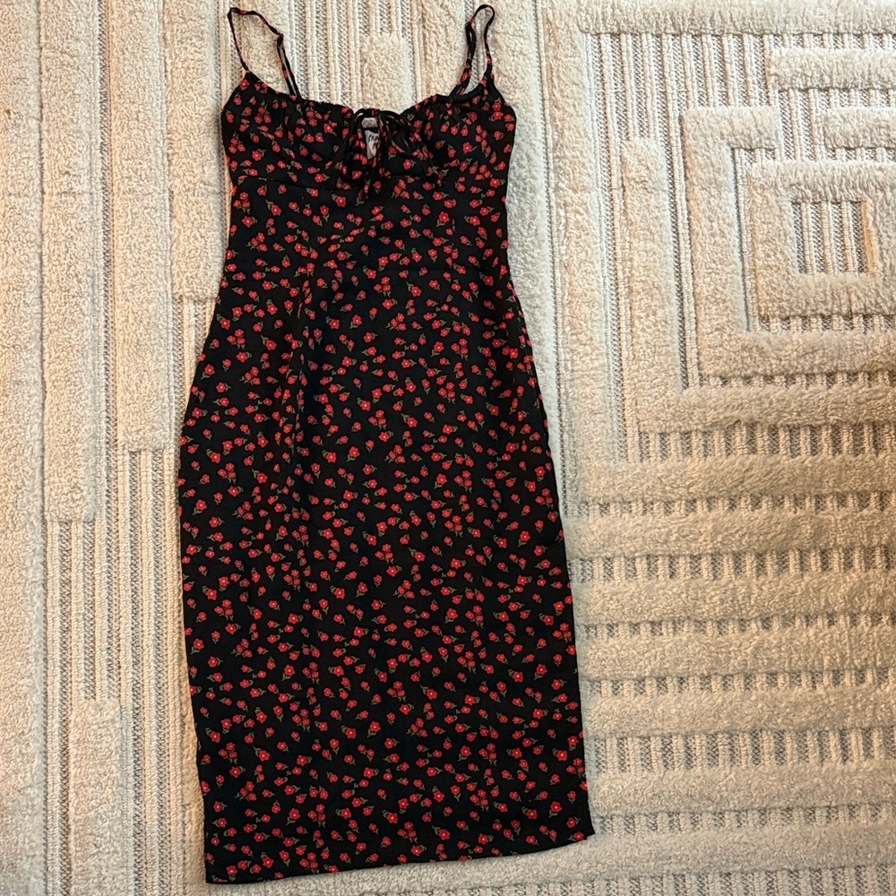 Princess Polly Black and Red Floral Midi Dress - Picture 2 of 3